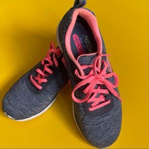 SKECHERS AIR COOLED MEMORY FOAM SNEAKERS- size 7.5